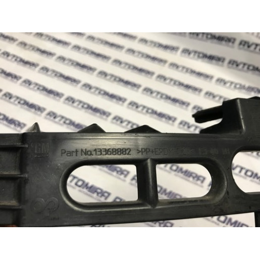Кронштейн переднього бампера правий Opel Astra J 2013-2015 13368882